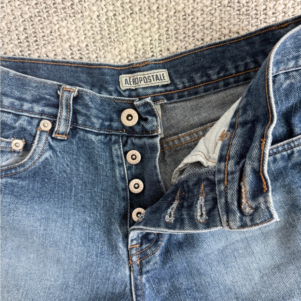 Vintage/Y2K Aeropostale Women's Classic Jean Shorts - Picture 2 of 3
